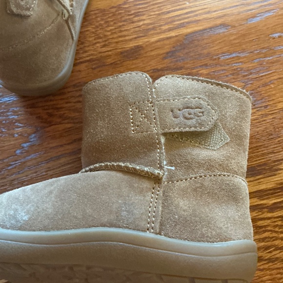 UGG Toddler Girl Keelan Boots in Chestnut sz 6 EUC - Picture 6 of 10